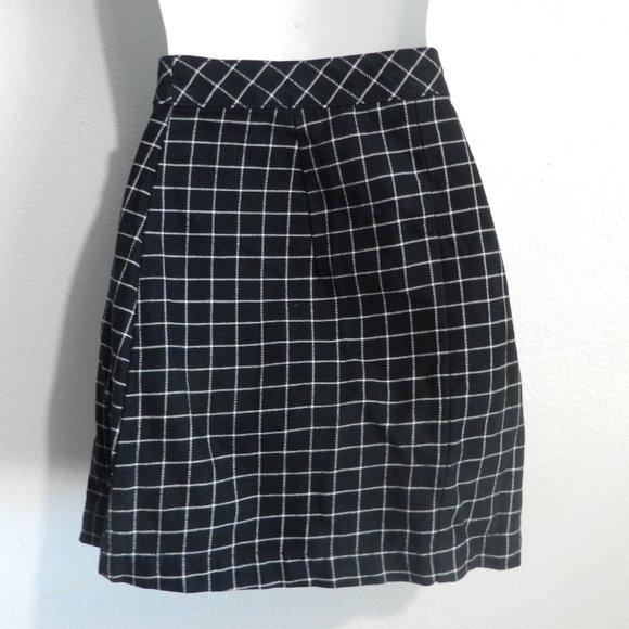 Windowpane check pattern, side button, banded waist black & white A line skirt - Picture 3 of 4